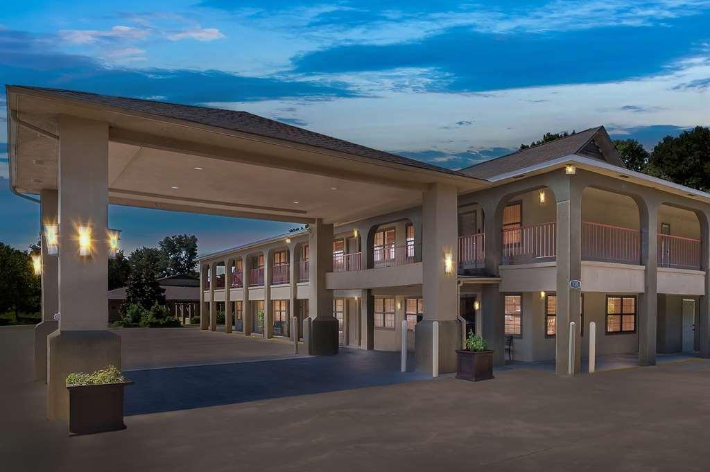 Best Western Delhi Inn Eksteriør billede