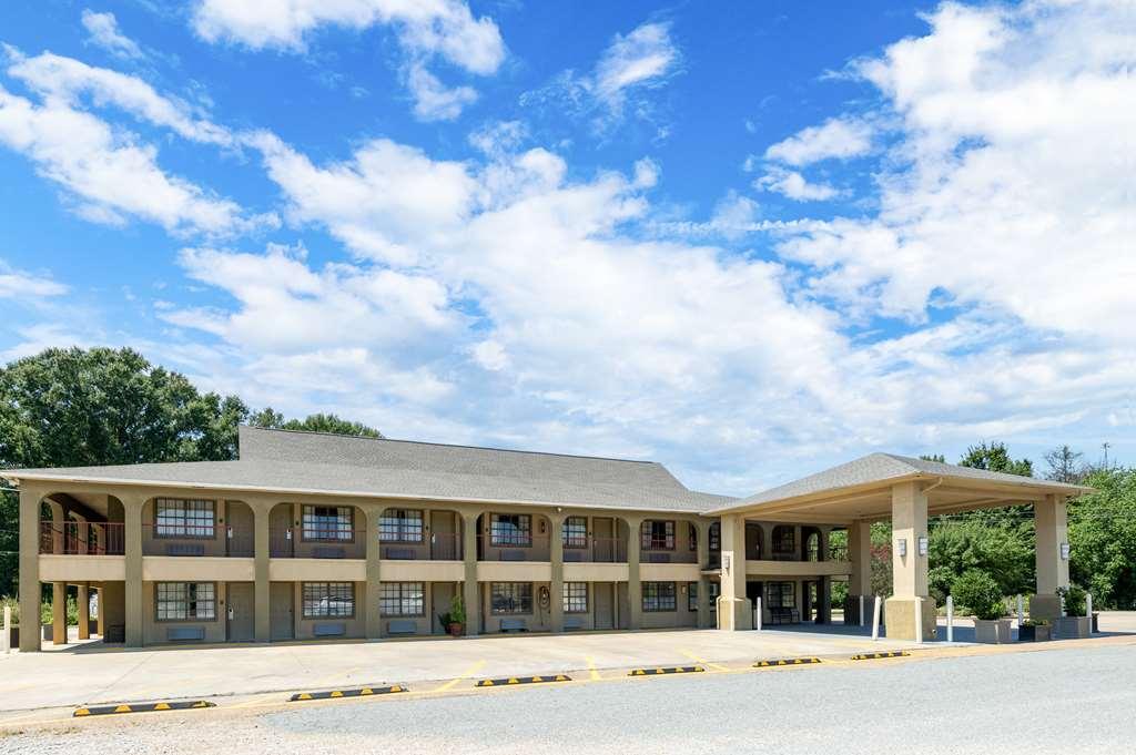 Best Western Delhi Inn Eksteriør billede